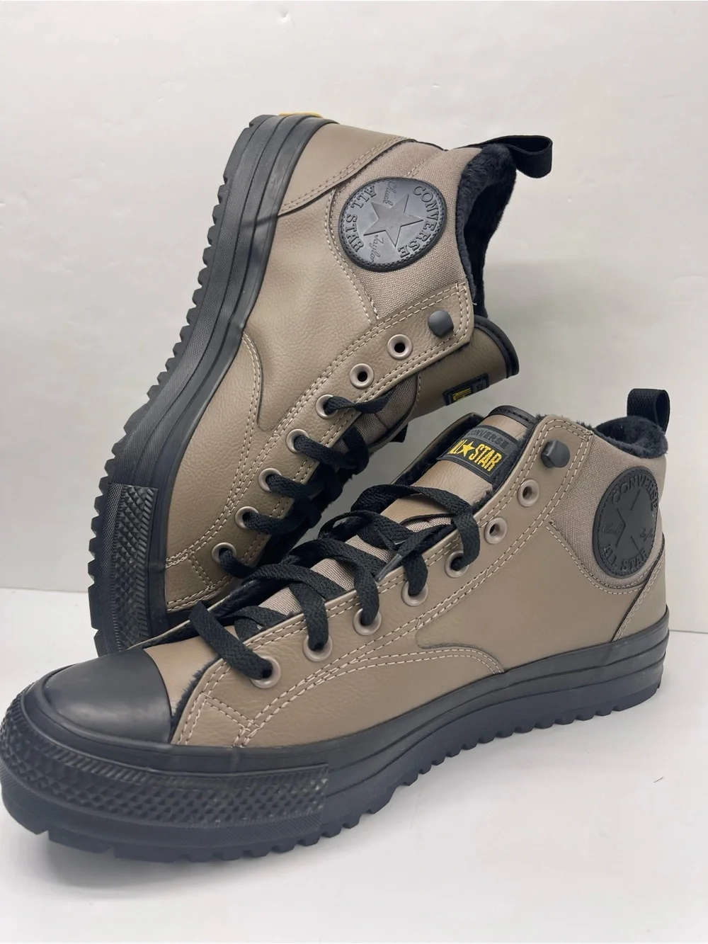 Converse • Men’s CTAS MALDEN STREET BOOT MID CLASSIC TAUPE/BLACK MTE All Weather